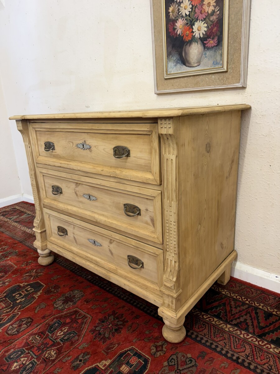 ANTIQUE PINE CHEST OF THREE DRAWERS CIRCA 1900 - Image 2