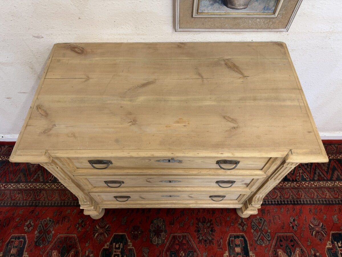 ANTIQUE PINE CHEST OF THREE DRAWERS CIRCA 1900 - Image 4