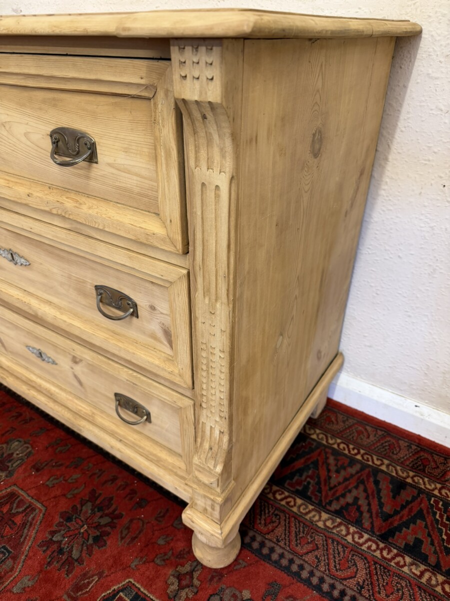 ANTIQUE PINE CHEST OF THREE DRAWERS CIRCA 1900 - Image 6