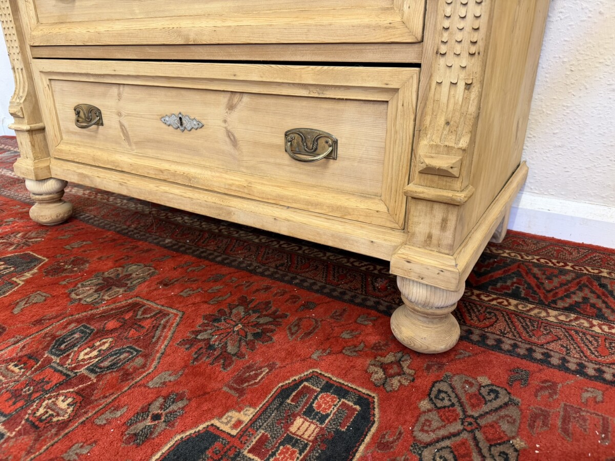 ANTIQUE PINE CHEST OF THREE DRAWERS CIRCA 1900 - Image 8