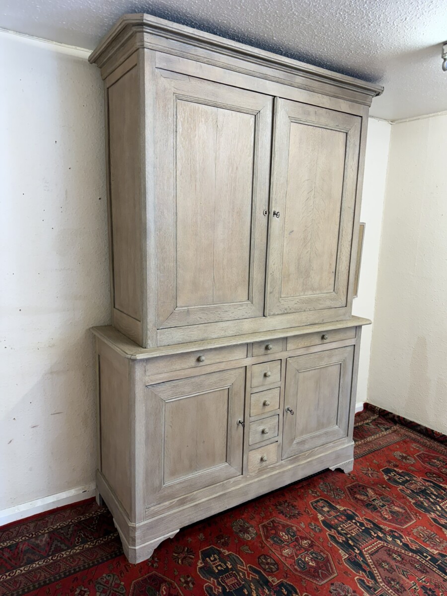 ANTIQUE FRENCH LIMED OAK HOUSEKEEPERS CUPBOARD CIRCA 1830 - Image 3