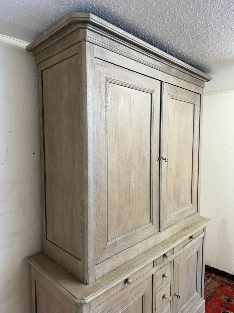 ANTIQUE FRENCH LIMED OAK HOUSEKEEPERS CUPBOARD CIRCA 1830 - Image 4