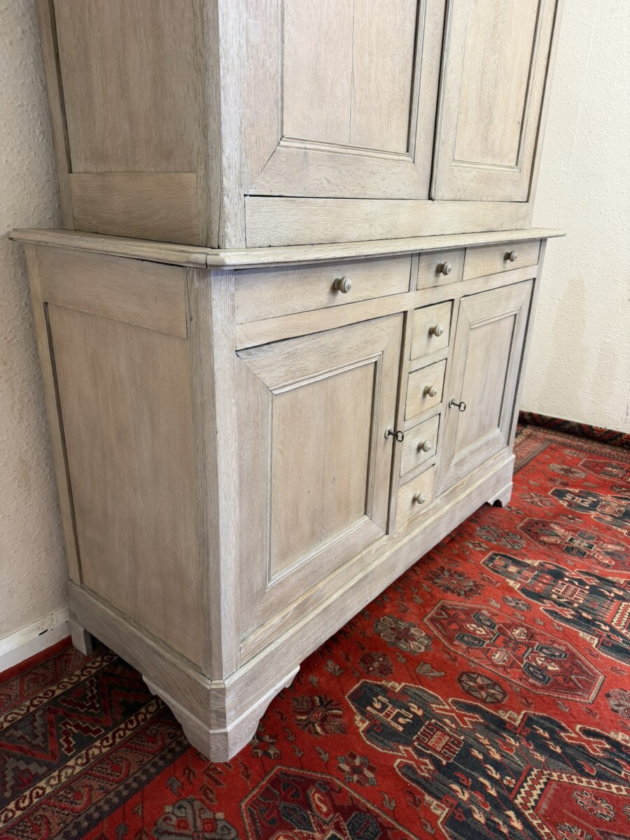 ANTIQUE FRENCH LIMED OAK HOUSEKEEPERS CUPBOARD CIRCA 1830 - Image 5
