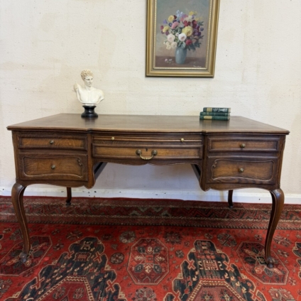 QUALITY ANTIQUE FRENCH SHAPED OAK DESK CIRCA 1920