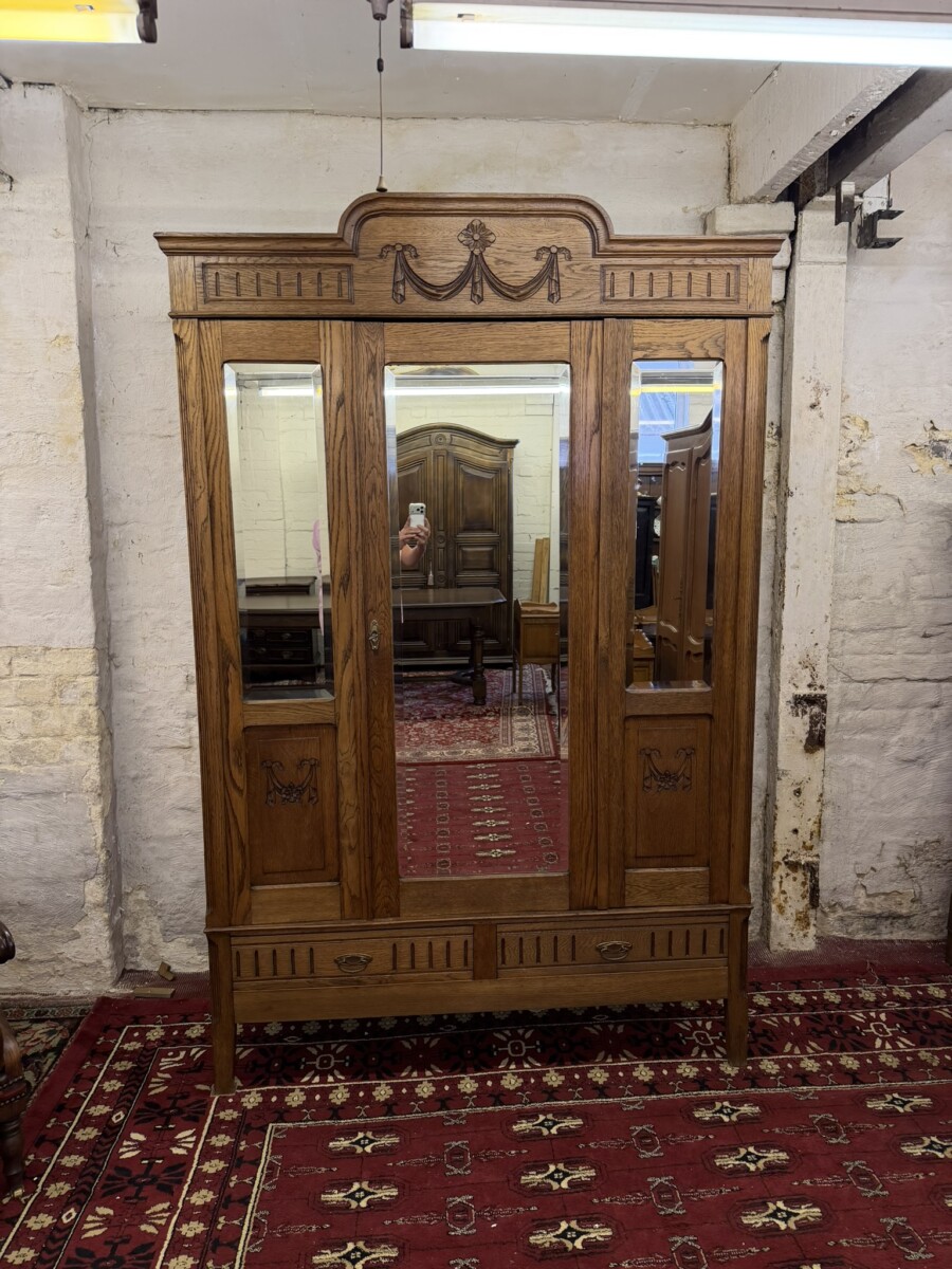 ANTIQUE FRENCH CARVED OAK MIRROR DOOR ARMOIRE/WARDROBE CIRCA 1900