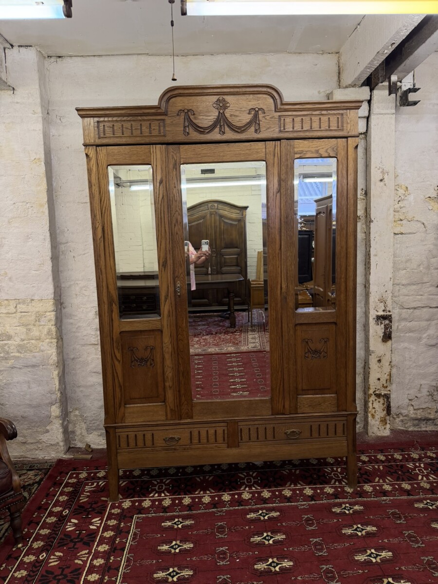 ANTIQUE FRENCH CARVED OAK MIRROR DOOR ARMOIRE/WARDROBE CIRCA 1900 - Image 2