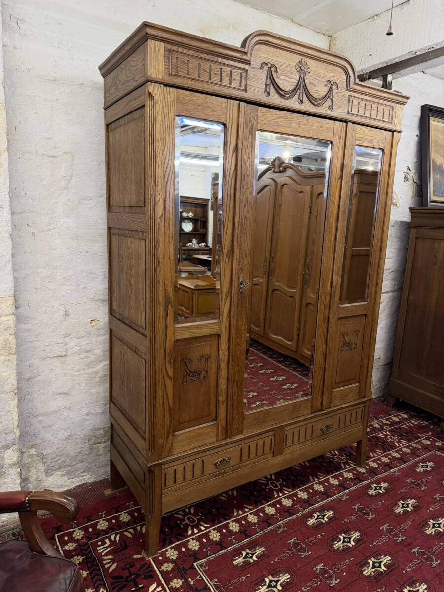ANTIQUE FRENCH CARVED OAK MIRROR DOOR ARMOIRE/WARDROBE CIRCA 1900 - Image 3