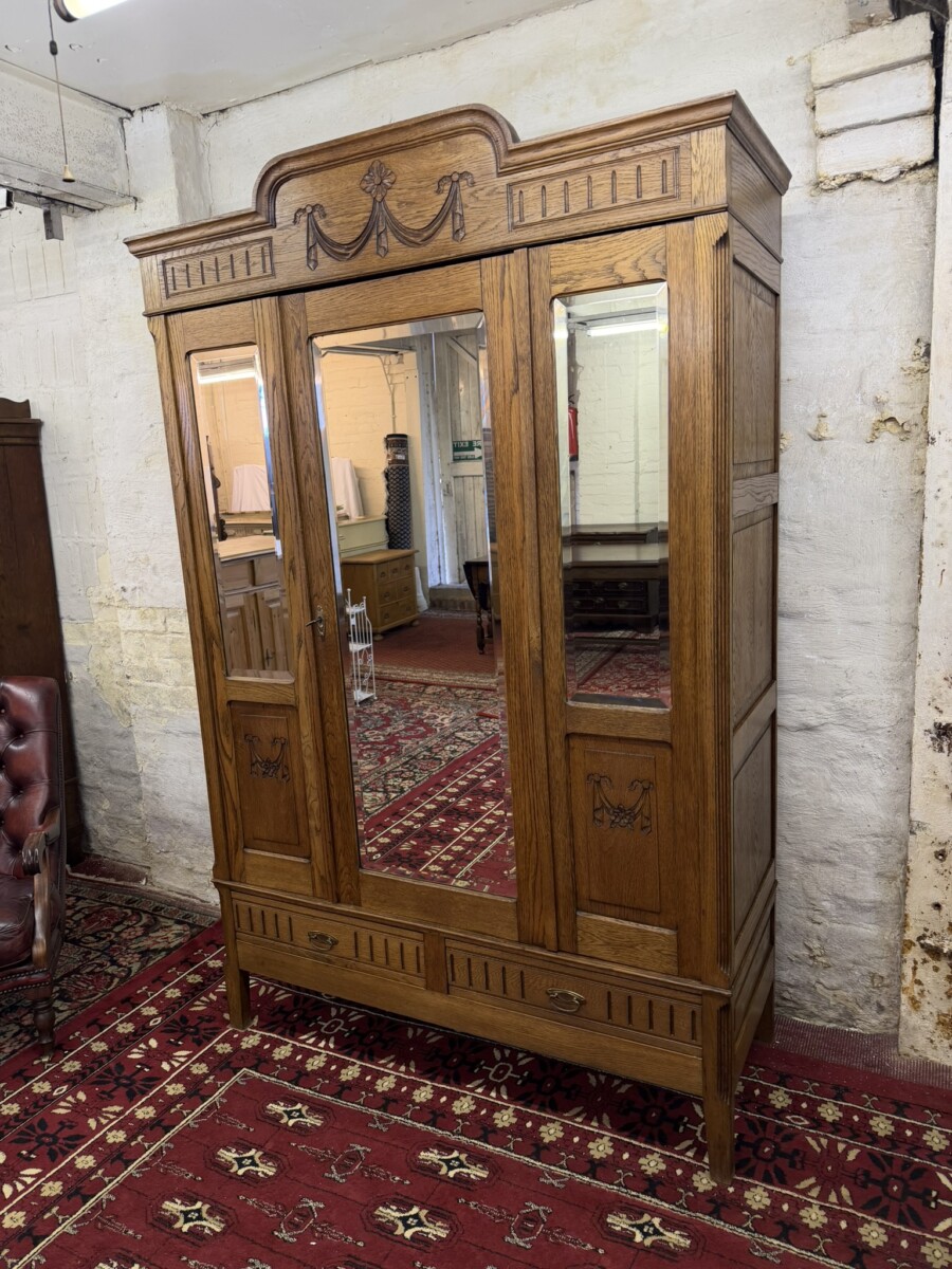 ANTIQUE FRENCH CARVED OAK MIRROR DOOR ARMOIRE/WARDROBE CIRCA 1900 - Image 4
