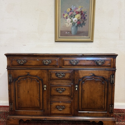 QUALITY CHERRY WOOD DRESSER/SIDEBOARD