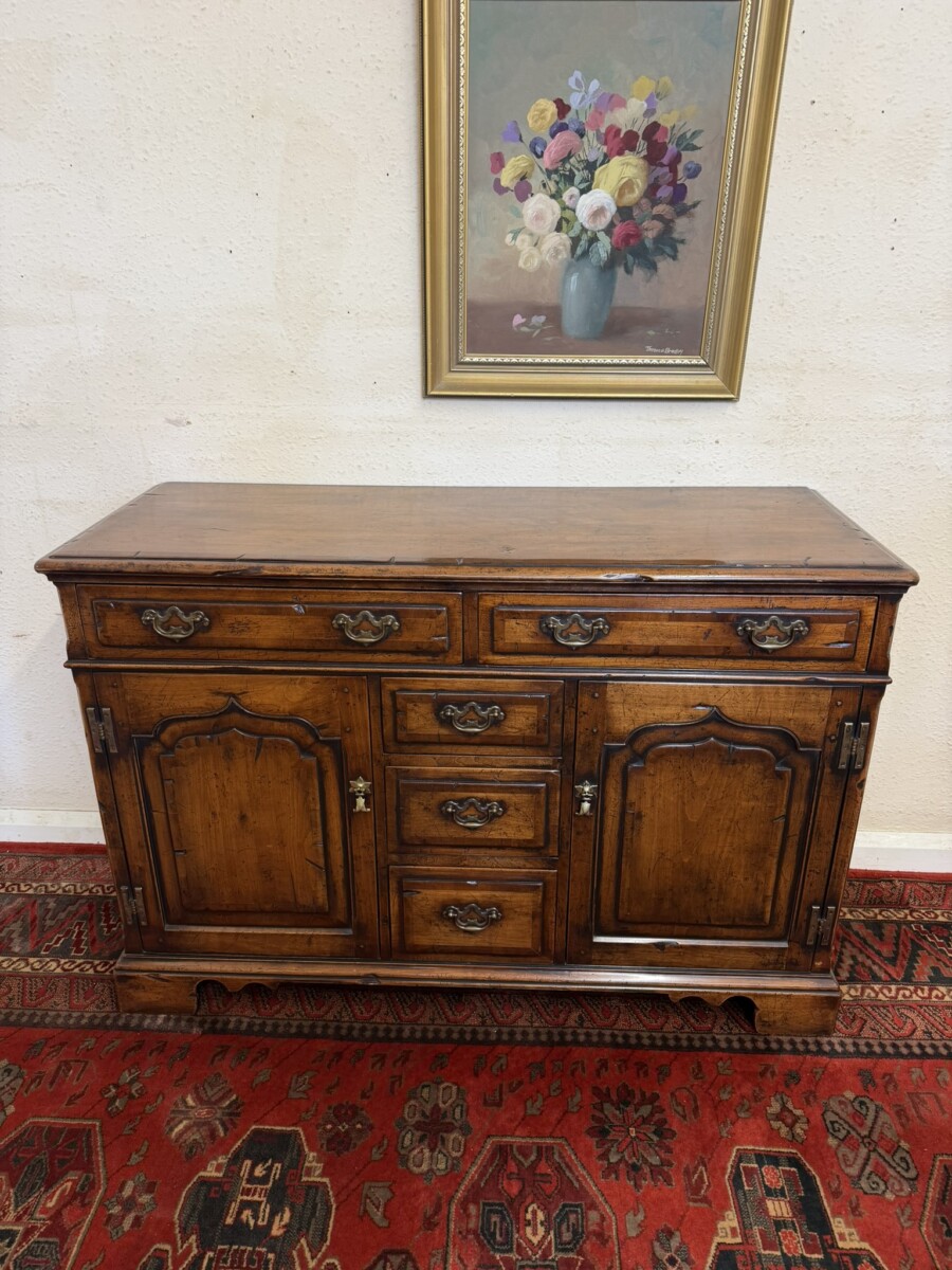 QUALITY CHERRY WOOD DRESSER/SIDEBOARD - Image 3