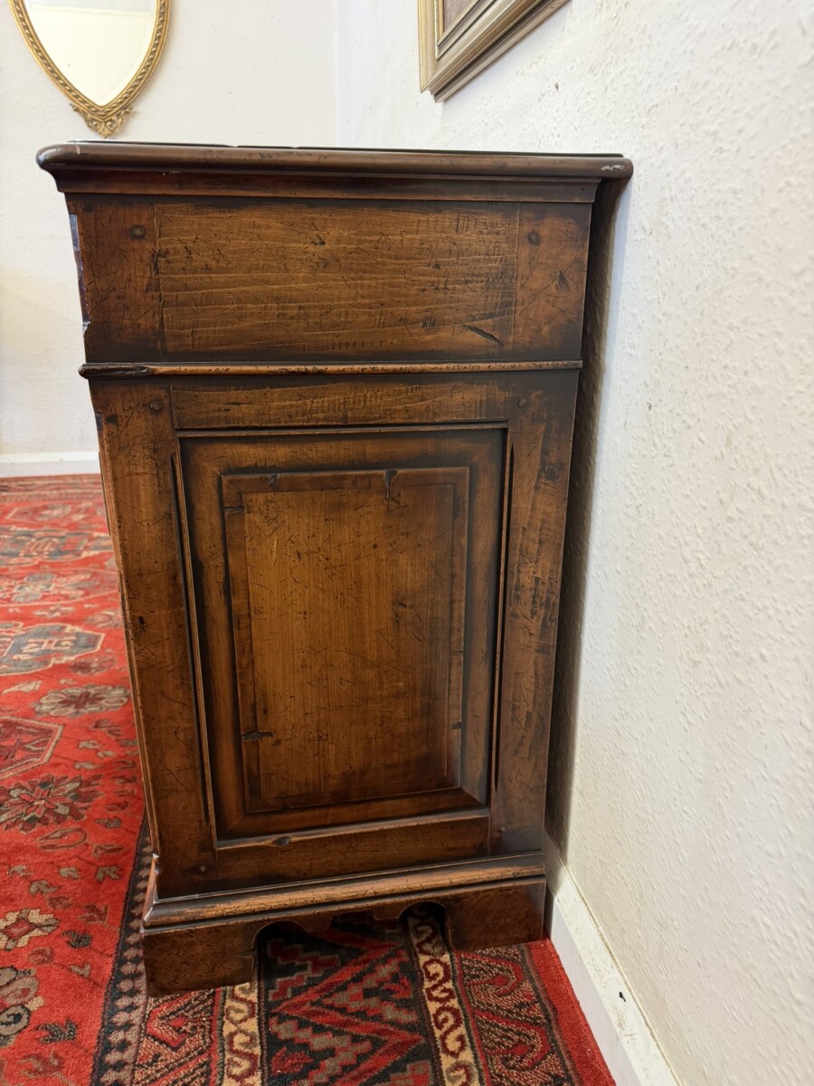 QUALITY CHERRY WOOD DRESSER/SIDEBOARD - Image 6