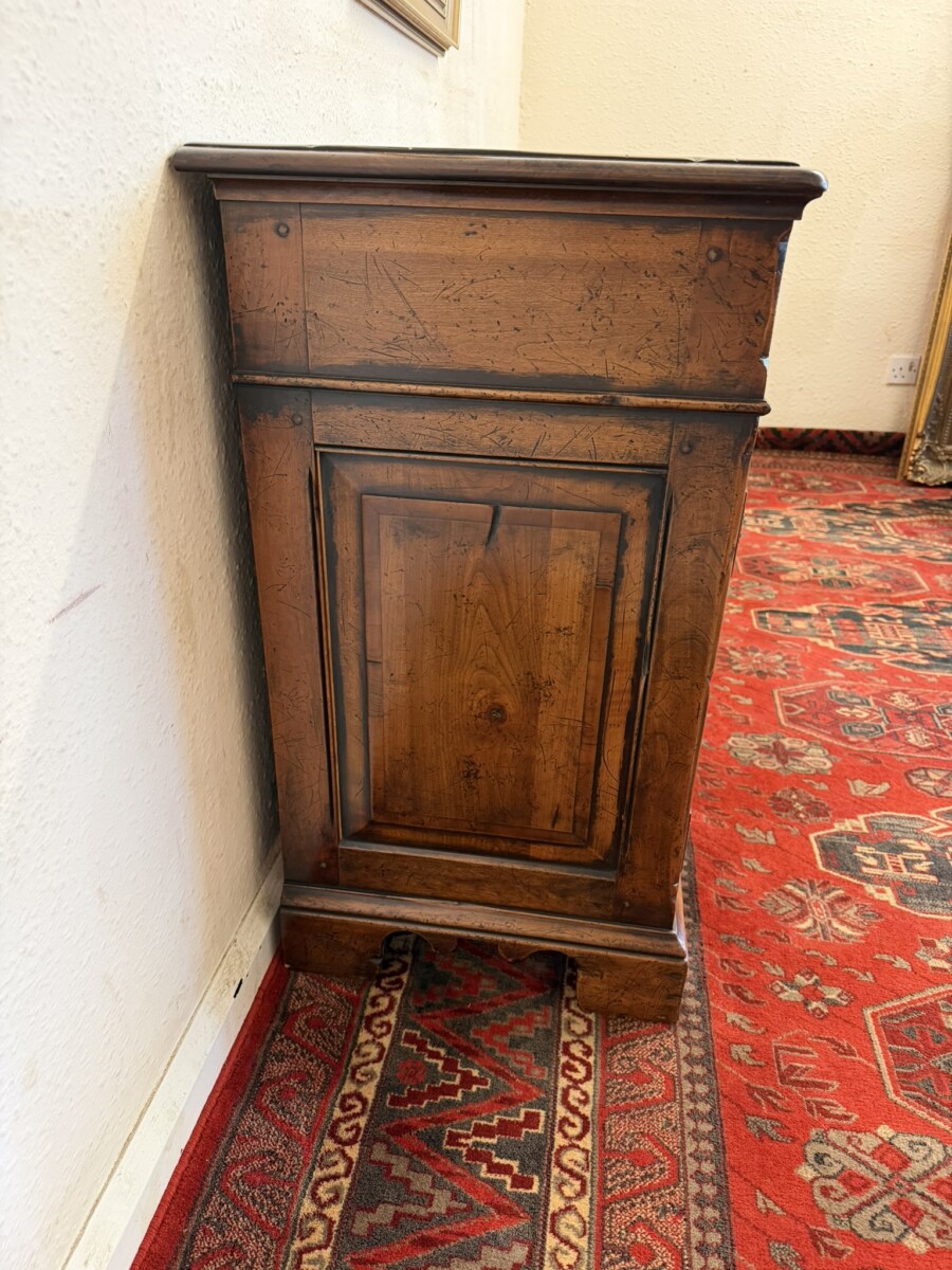QUALITY CHERRY WOOD DRESSER/SIDEBOARD - Image 7