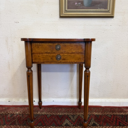 QUALITY BURR WALNUT ACCENT TABLE/SIDE TABLE