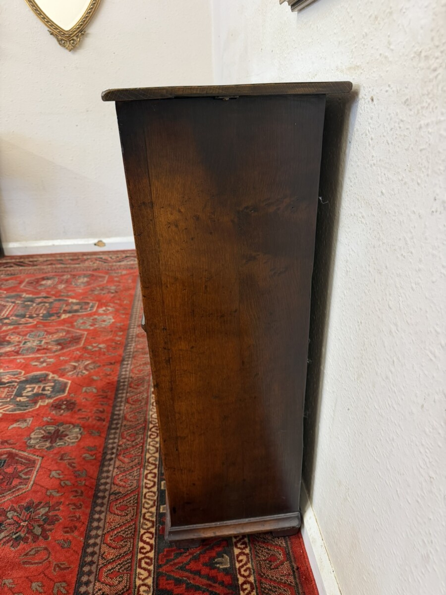 OUTSTANDING QUALITY OAK FOUR DOOR CUPBOARD - Image 5