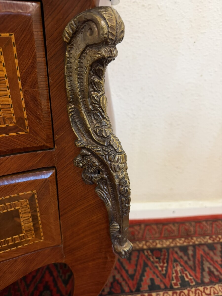 FRENCH SHAPED INLAID WALNUT MARBLE TOP COMMODE/CHEST CIRCA 1950 - Image 7