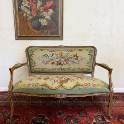 ELEGANT FRENCH CARVED WALNUT NEEDLEPOINT SOFA/SETTEE CIRCA 1930