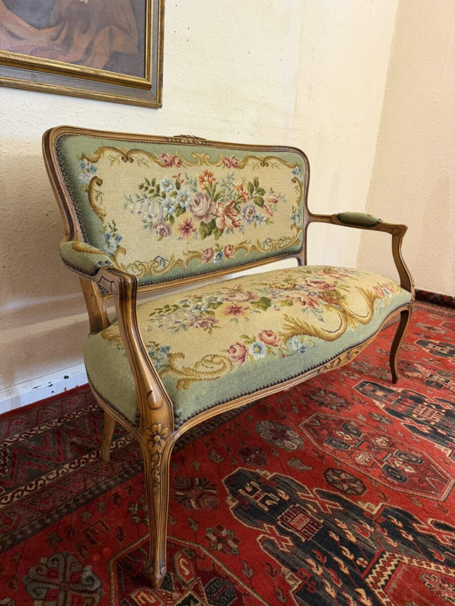 ELEGANT FRENCH CARVED WALNUT NEEDLEPOINT SOFA/SETTEE CIRCA 1930 - Image 3