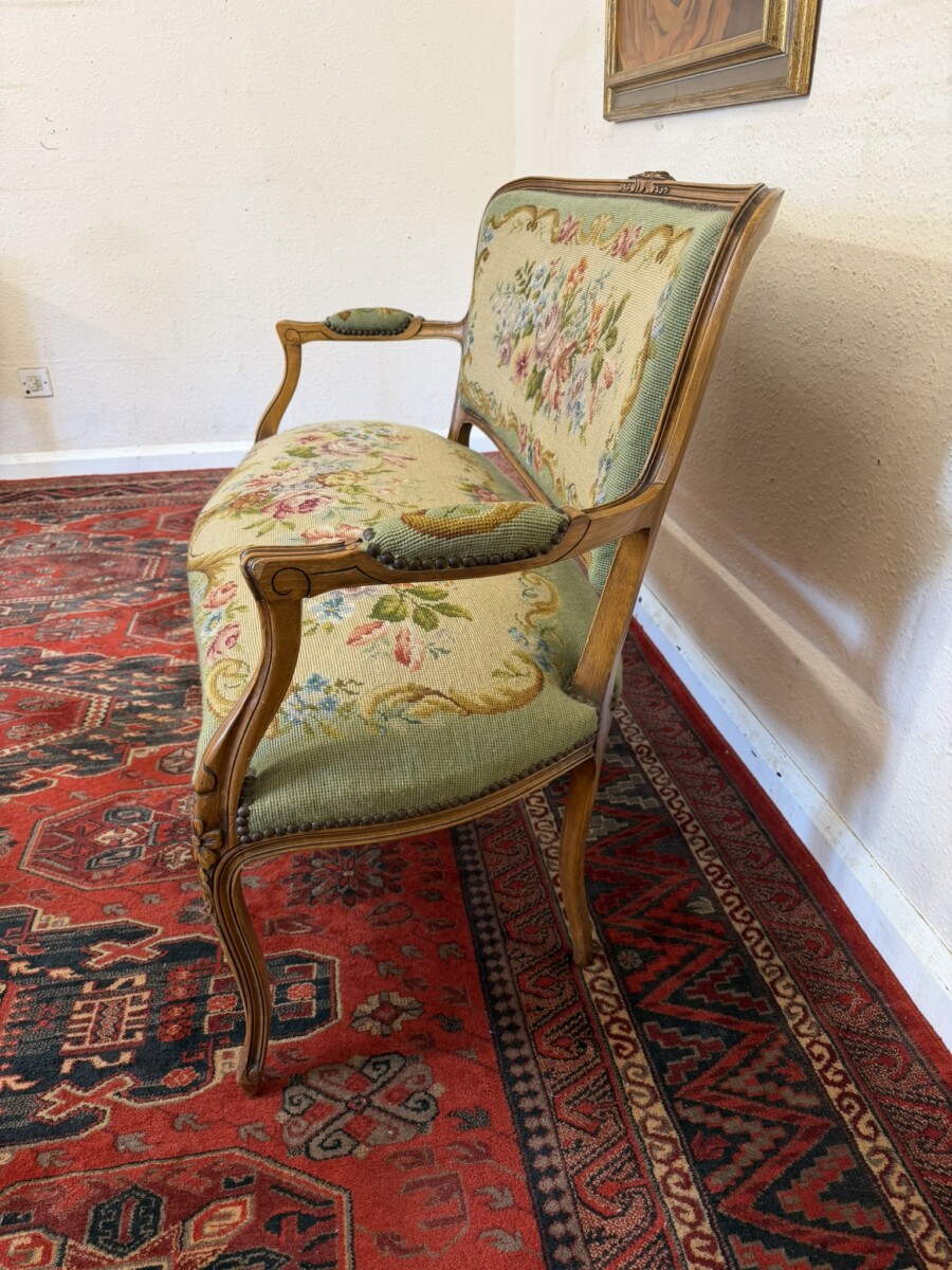 ELEGANT FRENCH CARVED WALNUT NEEDLEPOINT SOFA/SETTEE CIRCA 1930 - Image 5