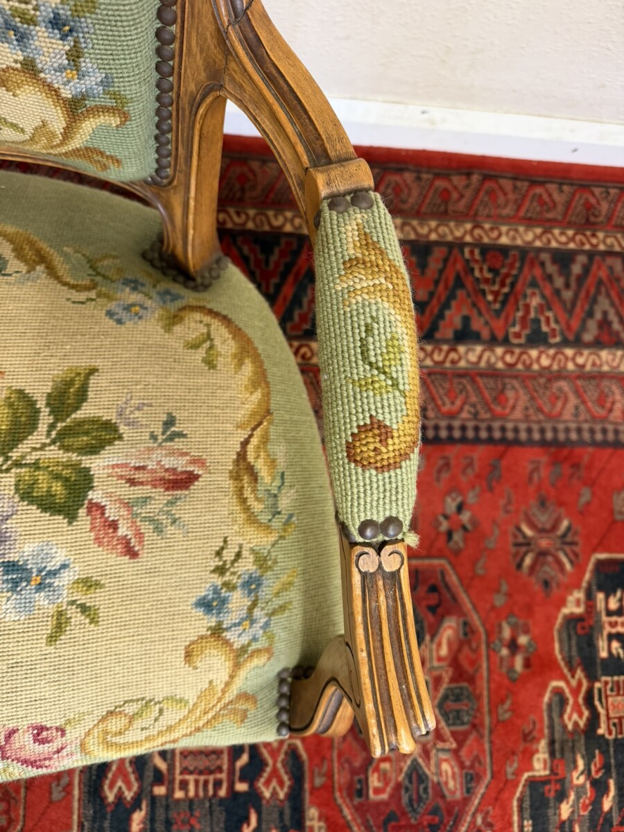 ELEGANT FRENCH CARVED WALNUT NEEDLEPOINT SOFA/SETTEE CIRCA 1930 - Image 7