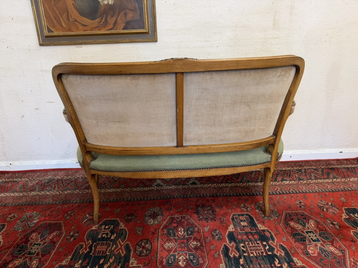 ELEGANT FRENCH CARVED WALNUT NEEDLEPOINT SOFA/SETTEE CIRCA 1930 - Image 11