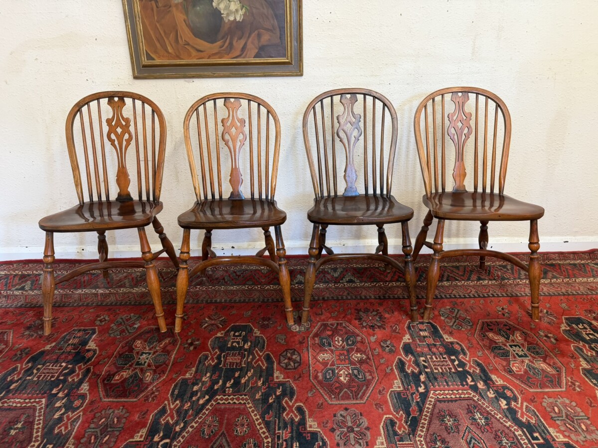 QUALITY SET OF FOUR OAK AND ELM WINDSOR CHAIRS