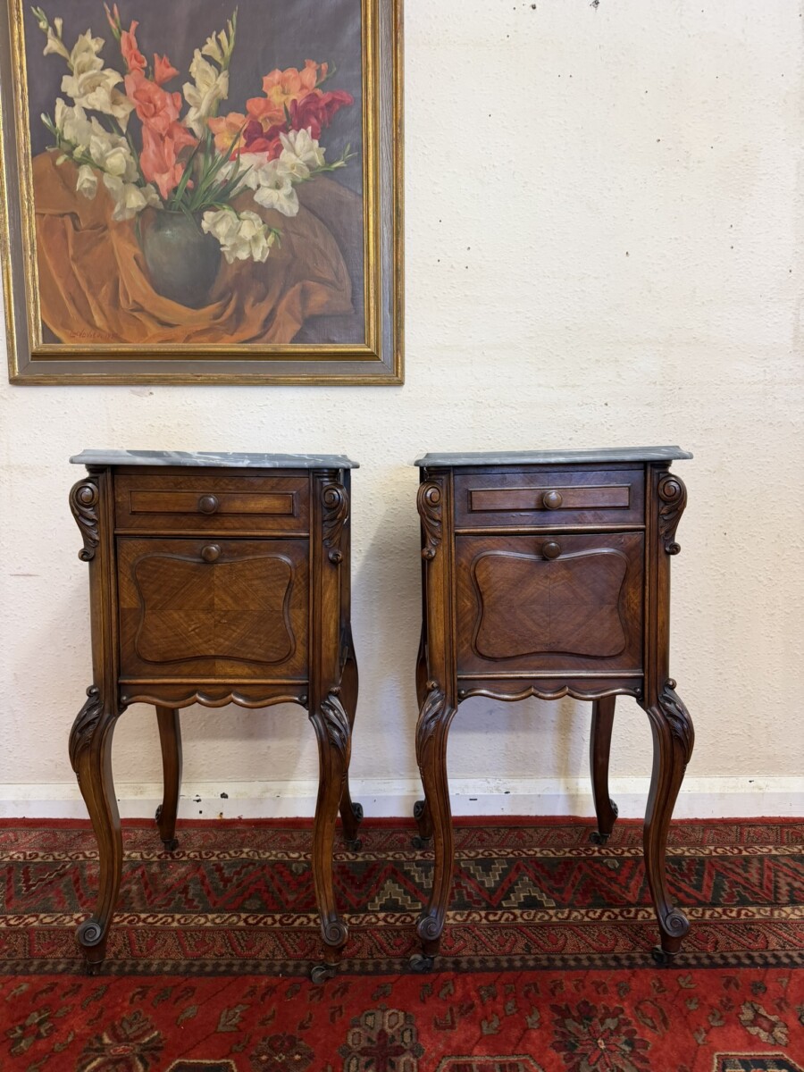 QUALITY ANTIQUE FRENCH CARVED WALNUT MARBLE TOP BEDSIDE CABINETS CIRCA 1900