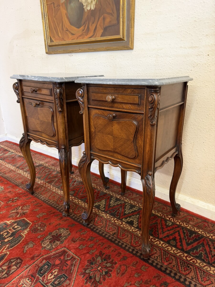 QUALITY ANTIQUE FRENCH CARVED WALNUT MARBLE TOP BEDSIDE CABINETS CIRCA 1900 - Image 3