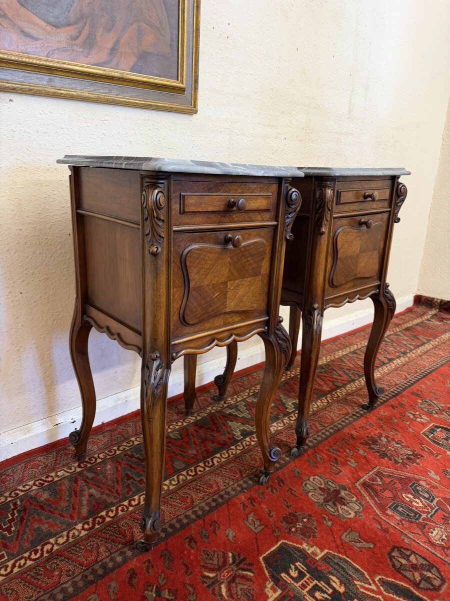QUALITY ANTIQUE FRENCH CARVED WALNUT MARBLE TOP BEDSIDE CABINETS CIRCA 1900 - Image 4