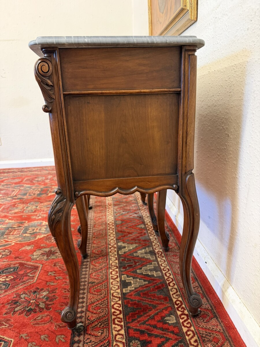 QUALITY ANTIQUE FRENCH CARVED WALNUT MARBLE TOP BEDSIDE CABINETS CIRCA 1900 - Image 6