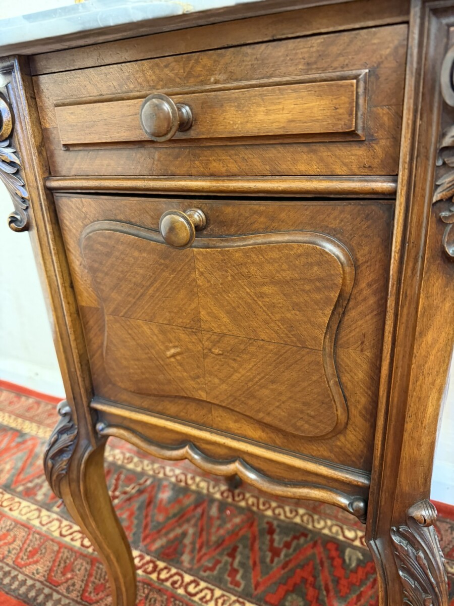 QUALITY ANTIQUE FRENCH CARVED WALNUT MARBLE TOP BEDSIDE CABINETS CIRCA 1900 - Image 8
