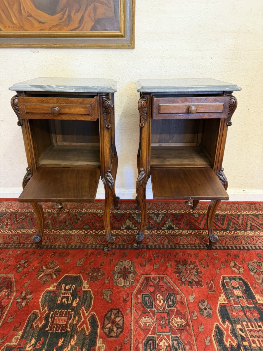 QUALITY ANTIQUE FRENCH CARVED WALNUT MARBLE TOP BEDSIDE CABINETS CIRCA 1900 - Image 9