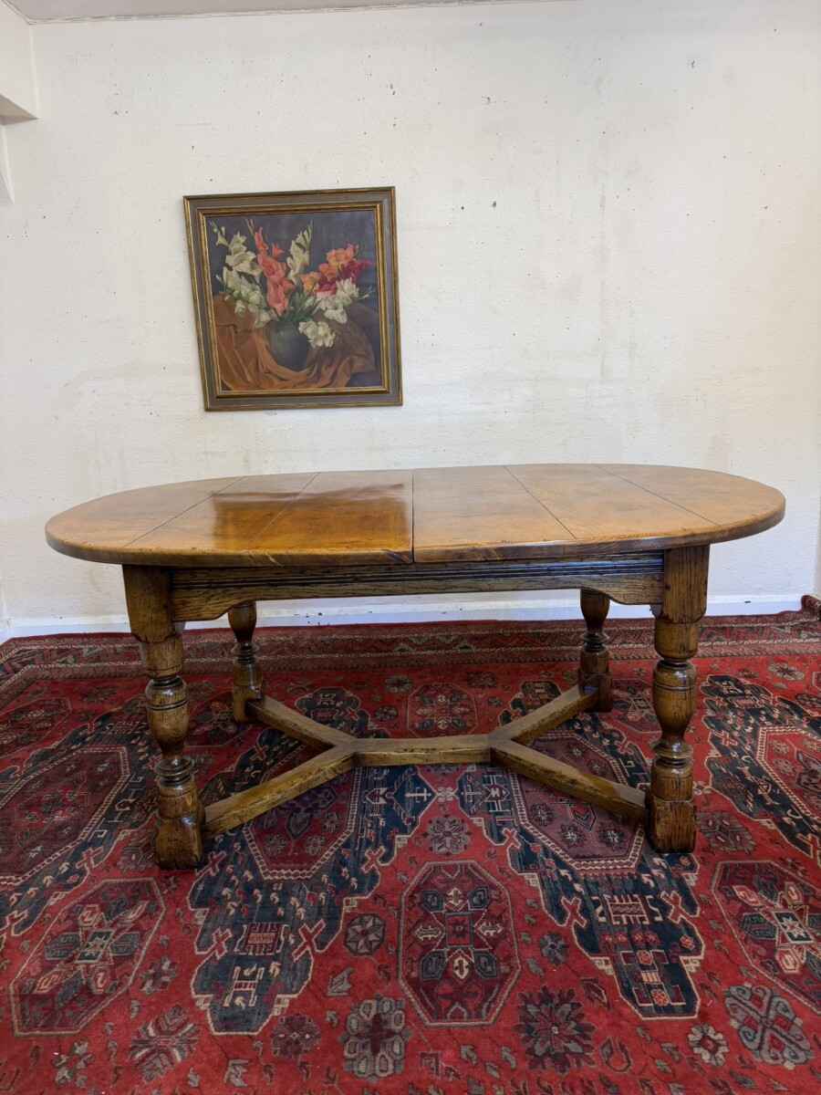QUALITY PLANK TOP BURR OAK EXTENDING DINING TABLE AND EIGHT MATCHING CHAIRS - Image 2