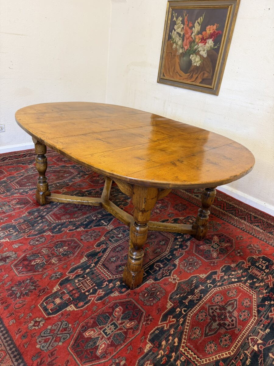 QUALITY PLANK TOP BURR OAK EXTENDING DINING TABLE AND EIGHT MATCHING CHAIRS - Image 4