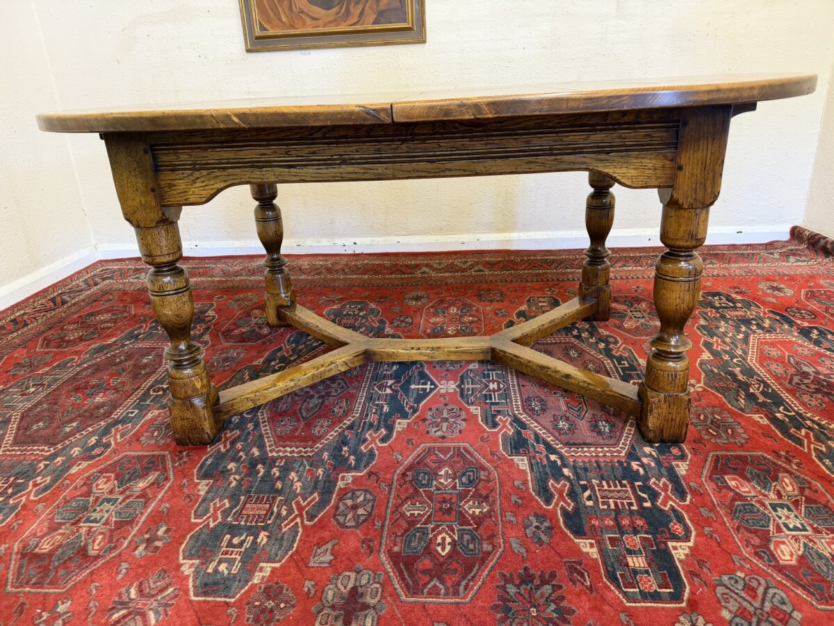 QUALITY PLANK TOP BURR OAK EXTENDING DINING TABLE AND EIGHT MATCHING CHAIRS - Image 6