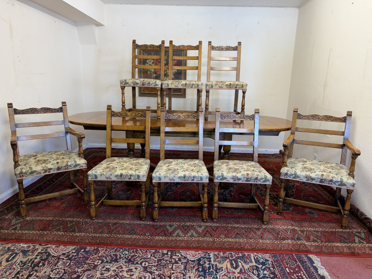 QUALITY PLANK TOP BURR OAK EXTENDING DINING TABLE AND EIGHT MATCHING CHAIRS - Image 15