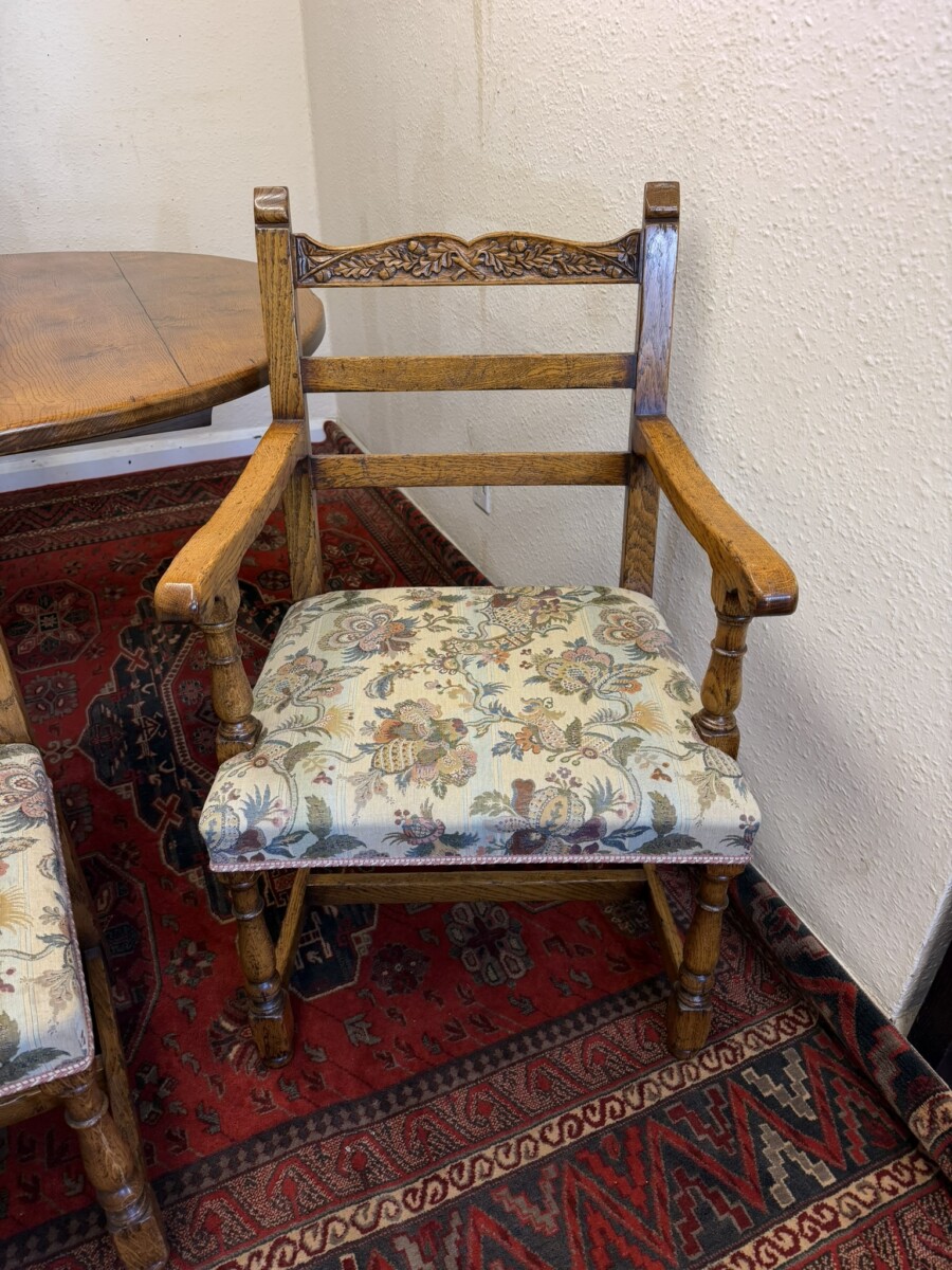 QUALITY PLANK TOP BURR OAK EXTENDING DINING TABLE AND EIGHT MATCHING CHAIRS - Image 19