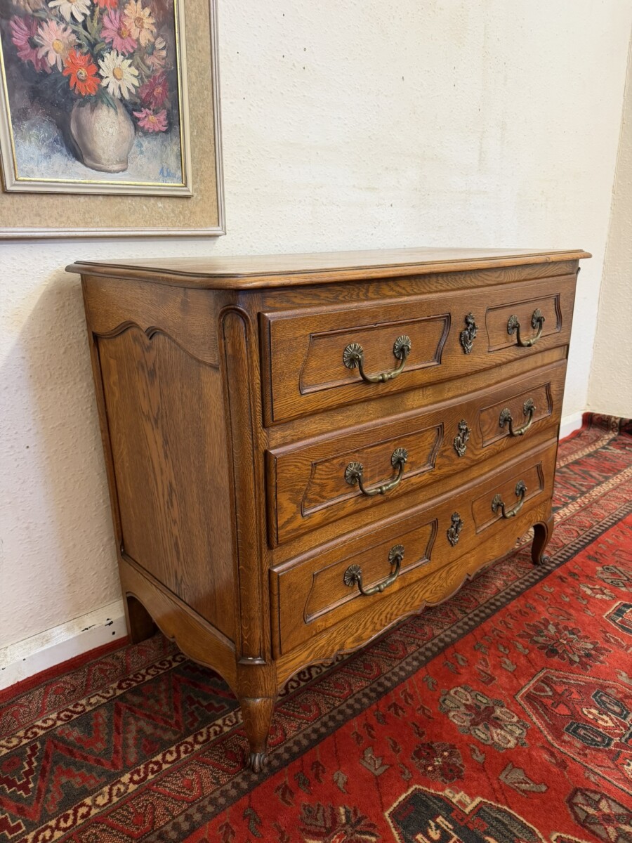 ANTIQUE FRENCH OAK CARVED CHEST OF DRAWERS CIRCA 1900 - Image 2