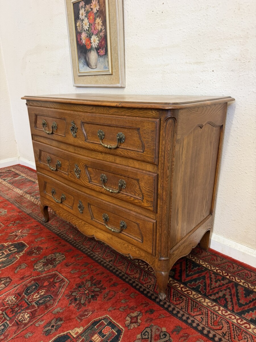 ANTIQUE FRENCH OAK CARVED CHEST OF DRAWERS CIRCA 1900 - Image 3