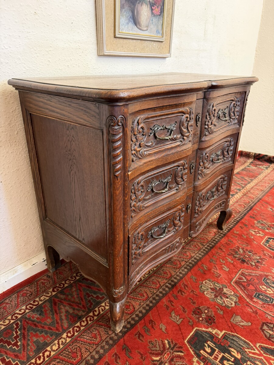 ANTIQUE CARVED OAK FRENCH SERPENTINE SHAPED COMMODE/CHEST OF DRAWERS CIRCA 1900 - Image 2