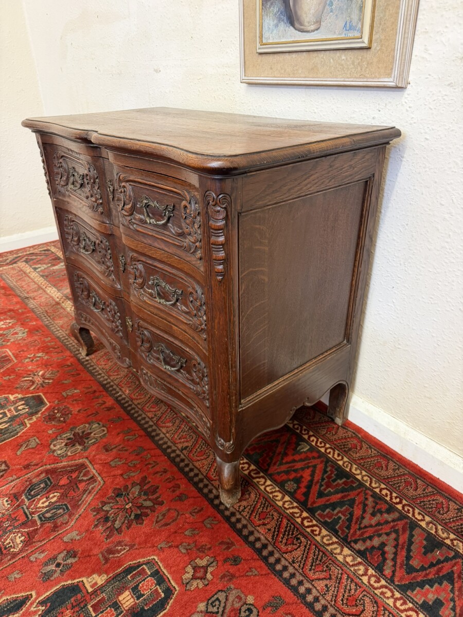 ANTIQUE CARVED OAK FRENCH SERPENTINE SHAPED COMMODE/CHEST OF DRAWERS CIRCA 1900 - Image 3