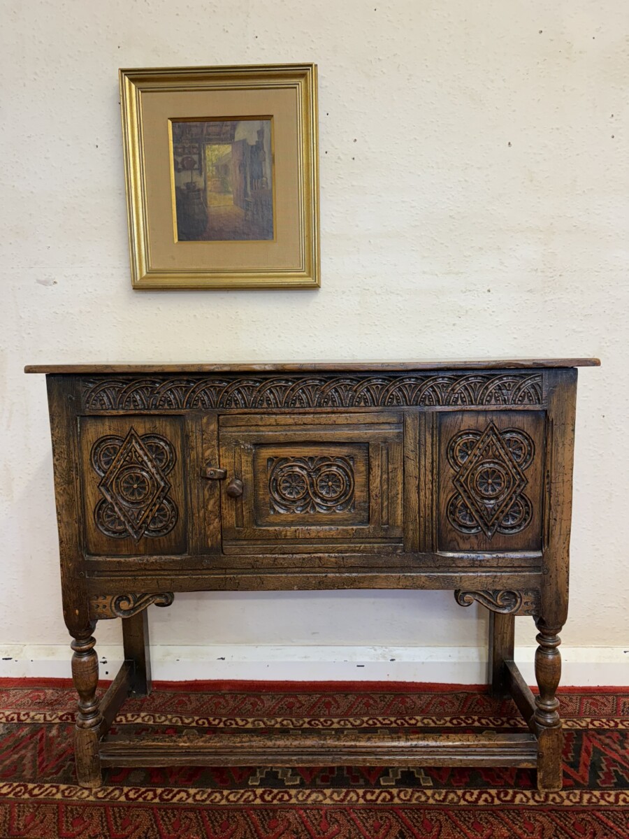 TITCHMARSH AND GOODWIN CARVED OAK CUPBOARD/CABINET