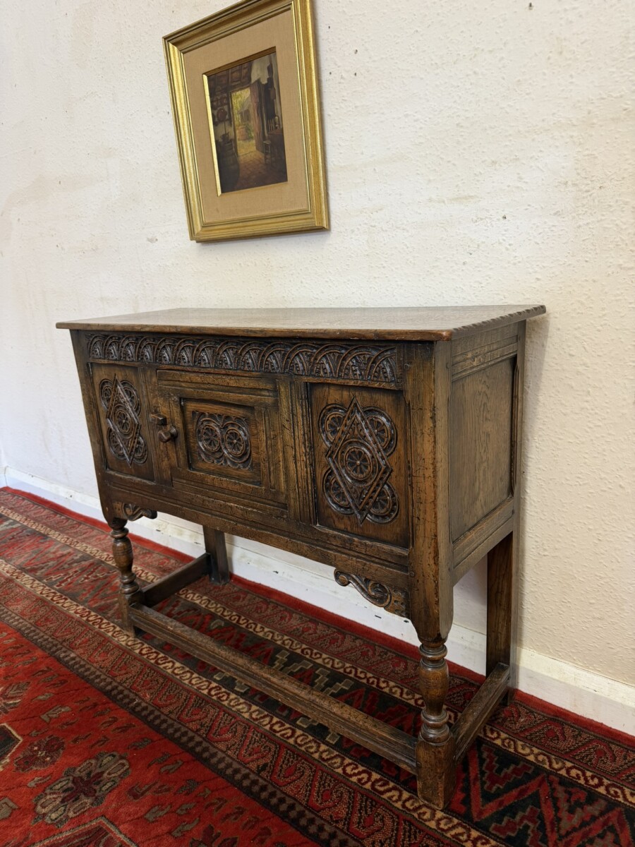 TITCHMARSH AND GOODWIN CARVED OAK CUPBOARD/CABINET - Image 2