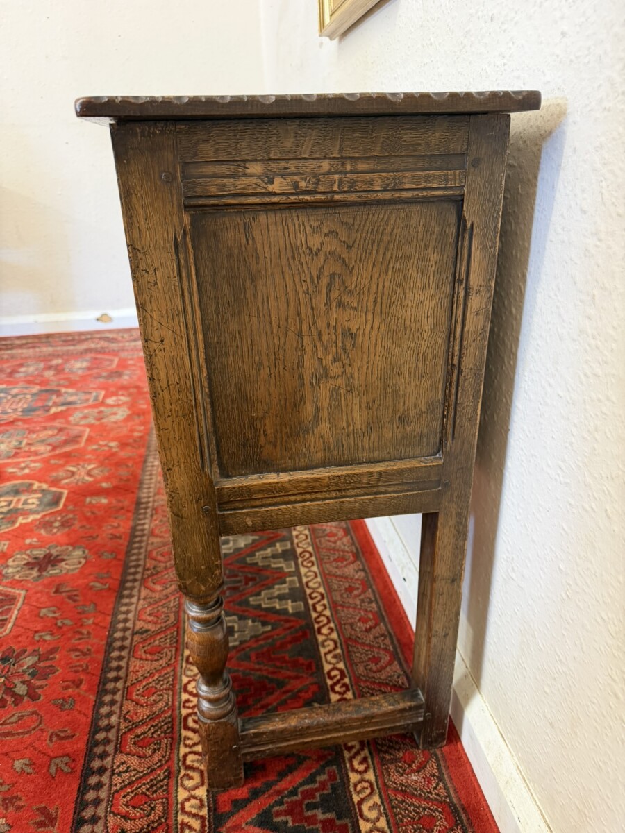 TITCHMARSH AND GOODWIN CARVED OAK CUPBOARD/CABINET - Image 6