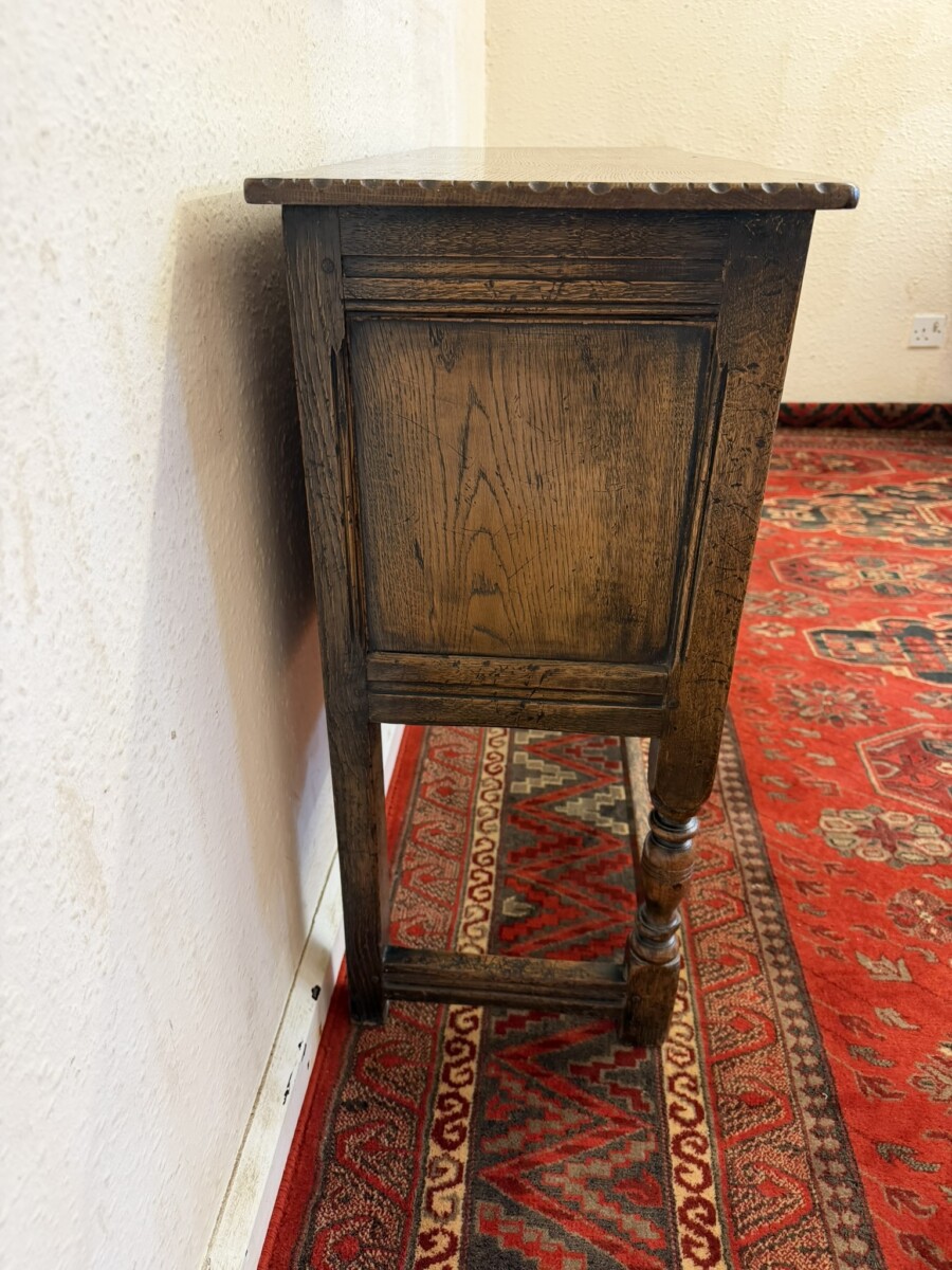 TITCHMARSH AND GOODWIN CARVED OAK CUPBOARD/CABINET - Image 7