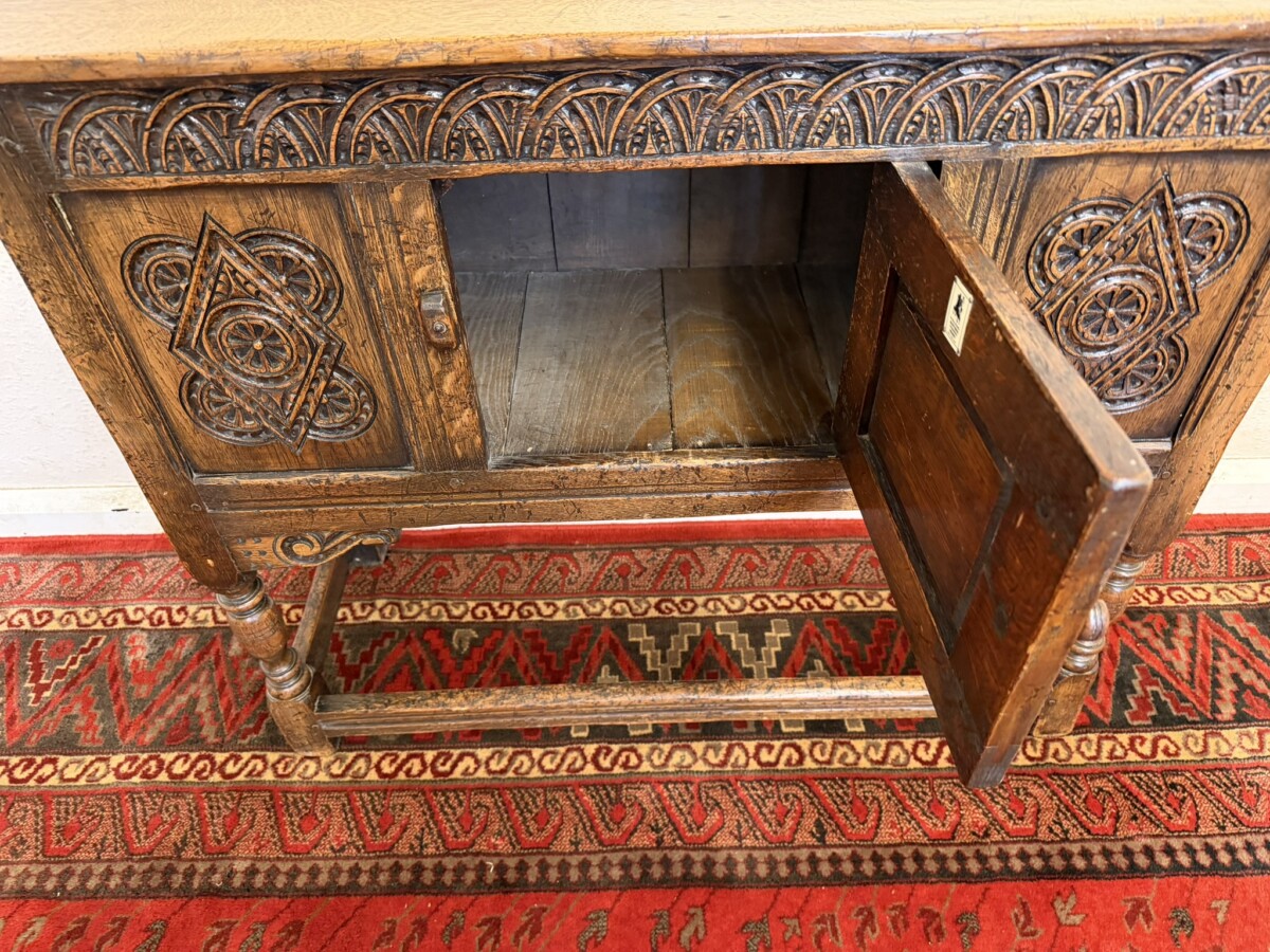 TITCHMARSH AND GOODWIN CARVED OAK CUPBOARD/CABINET - Image 9