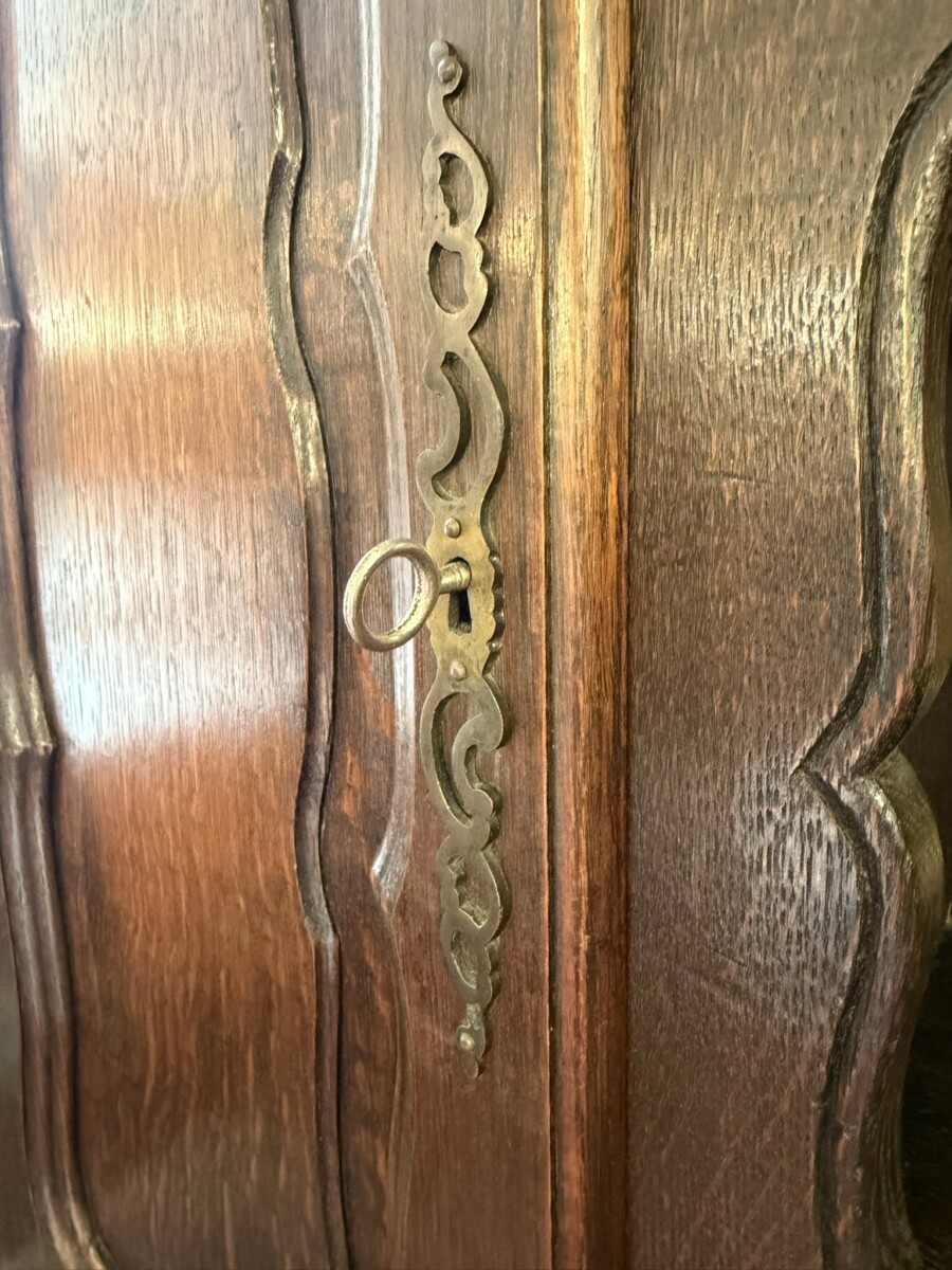 FRENCH CARVED OAK SHAPED TOP DRESSER CIRCA 1930 - Image 8