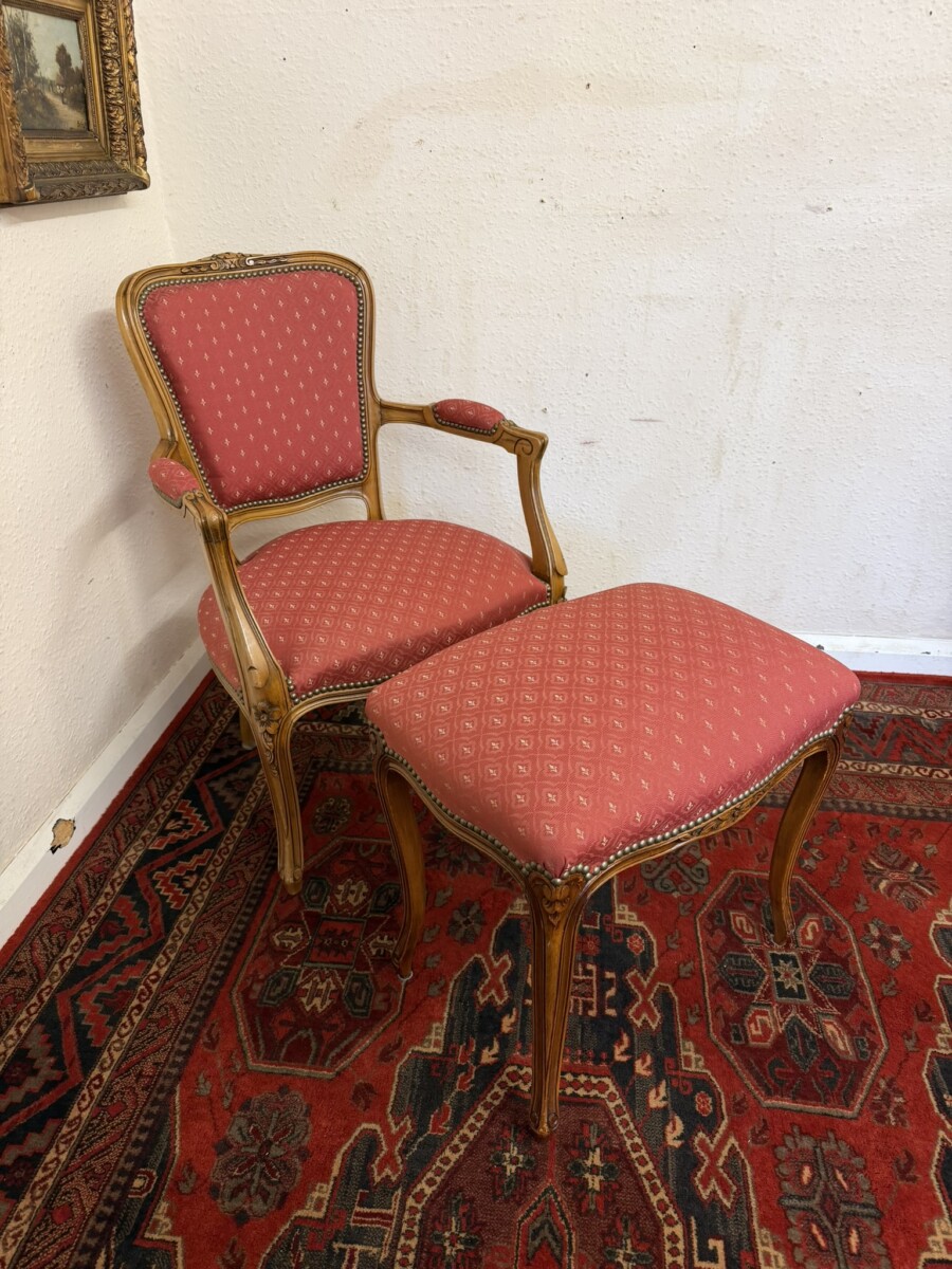 FRENCH CARVED WALNUT UPHOLSTERED CHAIR AND MATCHING FOOT STOOL - Image 4