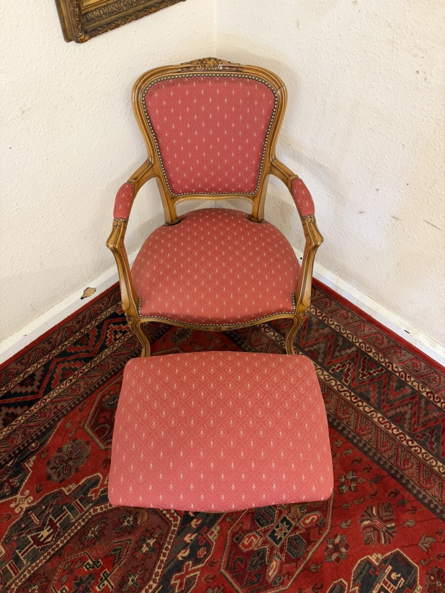 FRENCH CARVED WALNUT UPHOLSTERED CHAIR AND MATCHING FOOT STOOL - Image 5