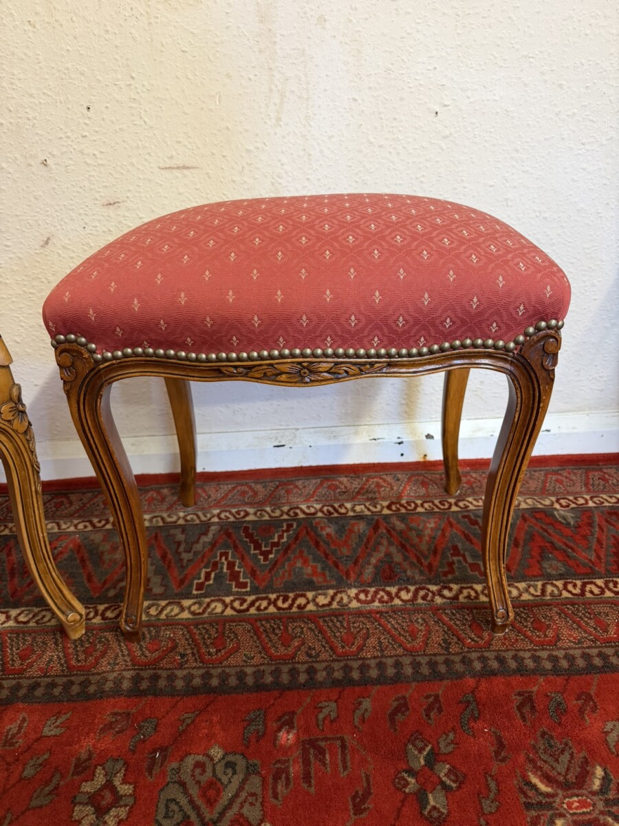 FRENCH CARVED WALNUT UPHOLSTERED CHAIR AND MATCHING FOOT STOOL - Image 8