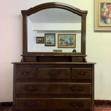 OUTSTANDING QUALITY OAK DRESSING CHEST